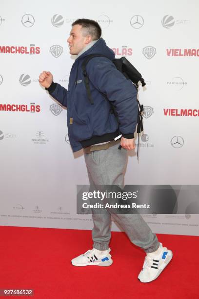 Jannis Niewoehner attends the premiere of 'Vielmachglas' at Cinedom on March 5, 2018 in Cologne, Germany.