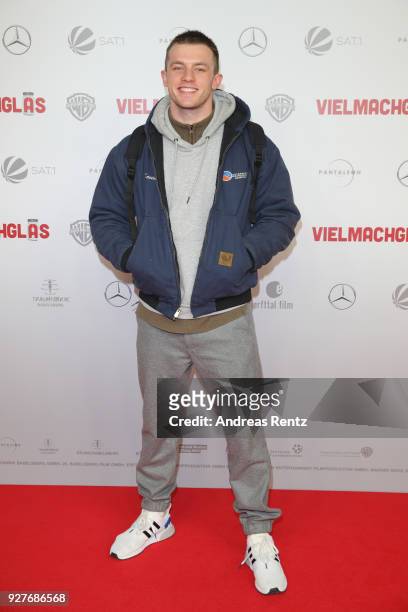 Jannis Niewoehner attends the premiere of 'Vielmachglas' at Cinedom on March 5, 2018 in Cologne, Germany.