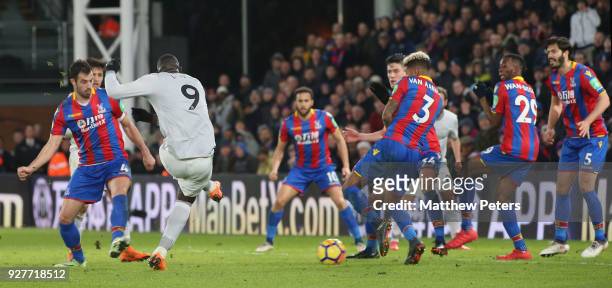 Romelu Lukaku of Manchester United scores their second goal during the Premier League match between Crystal Palace and Manchester United at Selhurst...
