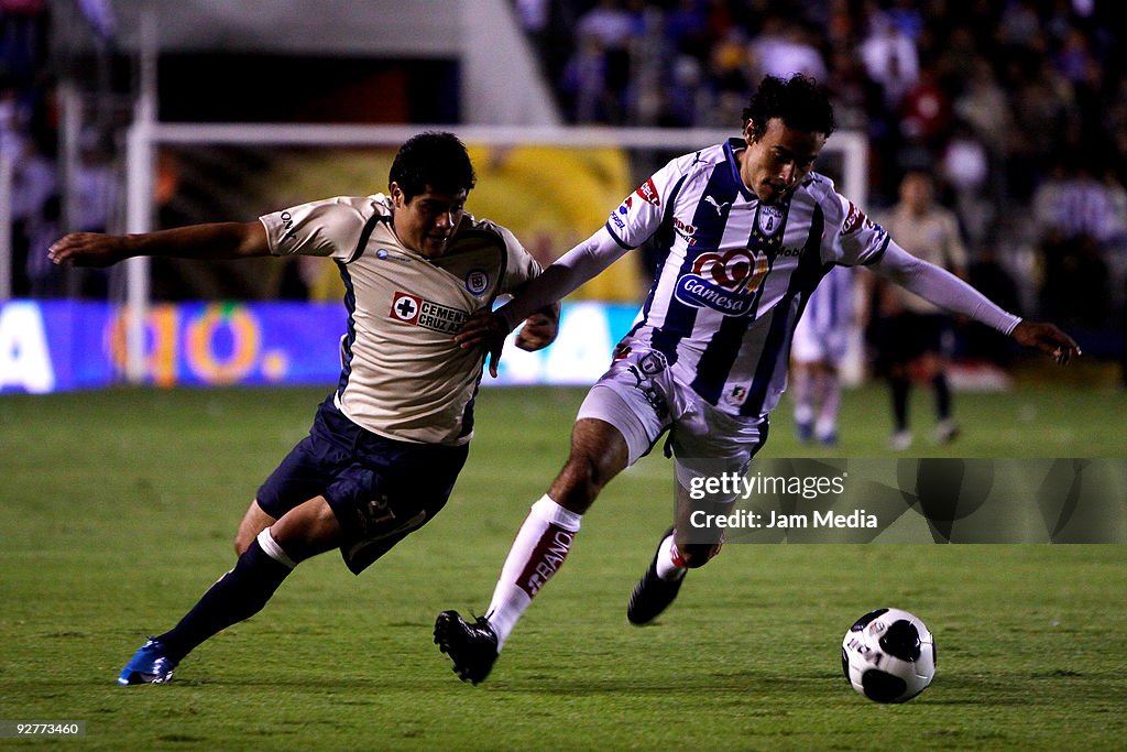 Pachuca v Cruz Azul