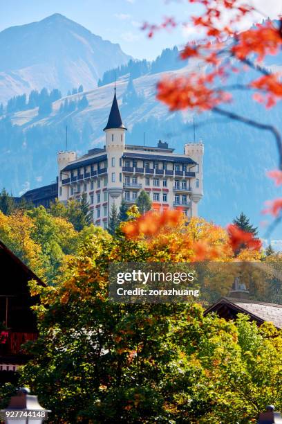 kasteel, gstaad, zwitserland - gstaad stockfoto's en -beelden