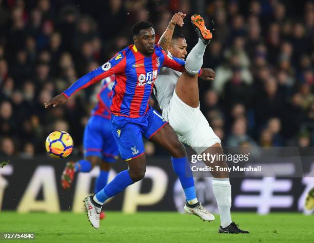 Jeffrey Schlupp of Crystal Palace challenges Antonio Valencia of Manchester United during the Premier League match between Crystal Palace and...