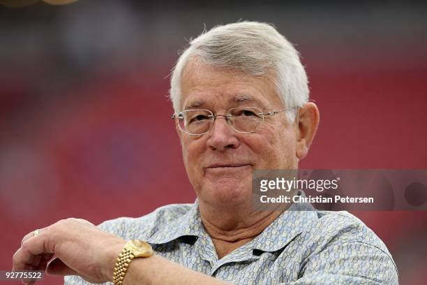 Dan Reeves attends the NFL game between the Carolina Panthers and the Arizona Cardinals at the Universtity of Phoenix Stadium on November 1, 2009 in...