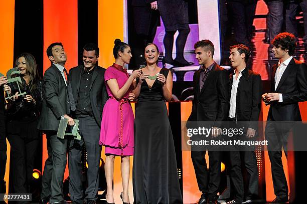 The cast of "Fisica o Quimica" receive an 2009 Onda Award for best Spanish TV series held at the Theater Liceu on November 4, 2009 in Barcelona,...
