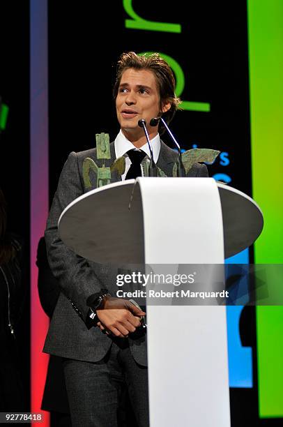 Carlos Baute receives two 2009 Onda Awards for best song and for best artist at the Theater Liceu on November 4, 2009 in Barcelona, Spain.