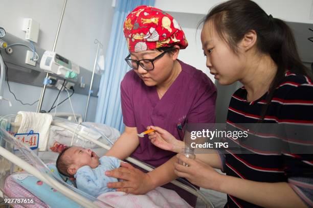 Palm baby" who was born at 24 weeks' gestation and only weighted 0.79kg has stable vital signs after 118 days salvage therapy on 05 March 2018 in...