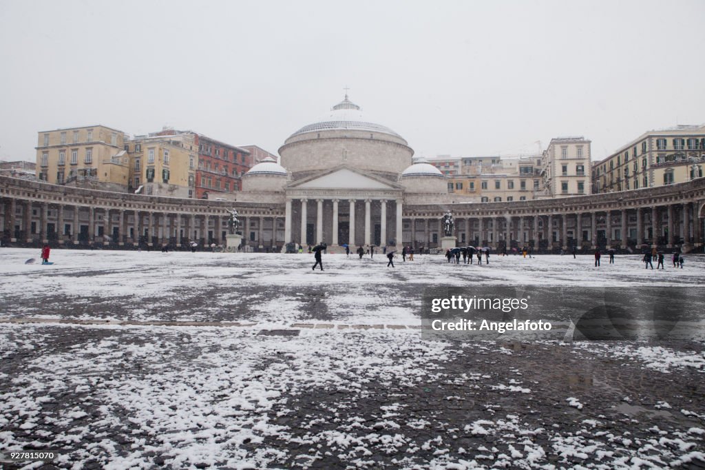 Neapel-torget, Piazza Plebiscito, med snö