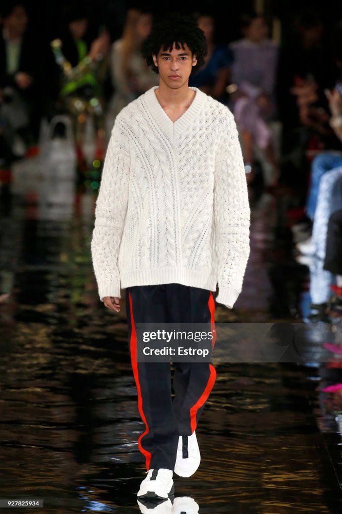 Stella McCartney : Runway - Paris Fashion Week Womenswear Fall/Winter 2018/2019