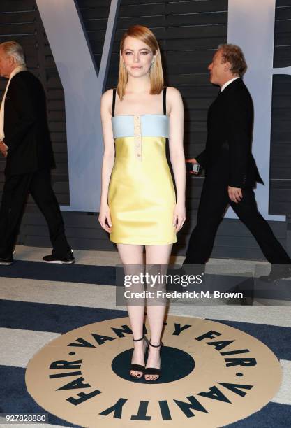 Emma Stone attends the 2018 Vanity Fair Oscar Party hosted by Radhika Jones at Wallis Annenberg Center for the Performing Arts on March 4, 2018 in...