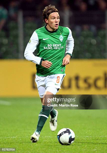 Clemens Fritz of Bremen runs with the ball during the DFB Cup round of 16 match between between Werder Bremen and 1. FC Kaiserslautern at the Weser...