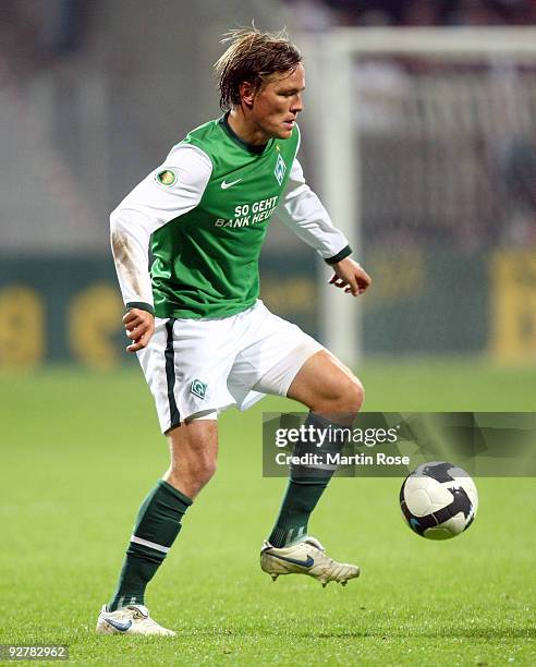 Clemens Fritz of Bremen runs with the ball during the DFB Cup round of 16 match between between Werder Bremen and 1. FC Kaiserslautern at the Weser...