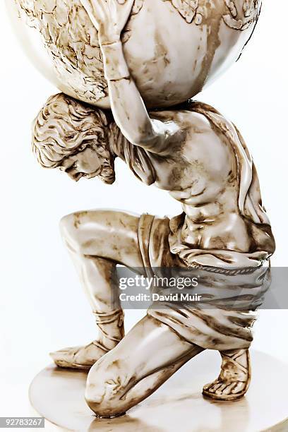 atlas statue - mythologische gestalt stock-fotos und bilder