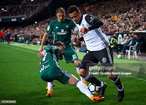 Francis Coquelin of Valencia competes for the ball with Francis and Joaquin Sanchez of Real Betis during the La Liga match between Valencia and Real...