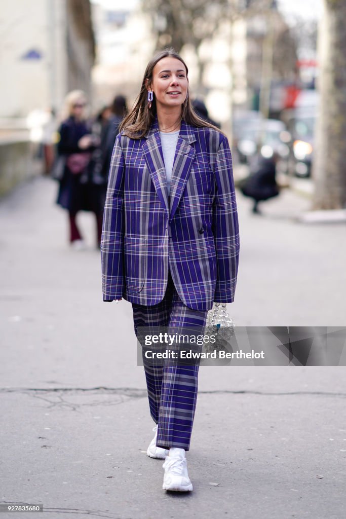 Street Style : Paris Fashion Week Womenswear Fall/Winter 2018/2019 : Day Eight