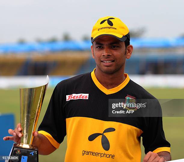 Ab Razzak 408 Abdur Razzak (Cricketer) Stock Photos, High-Res Pictures, and ...