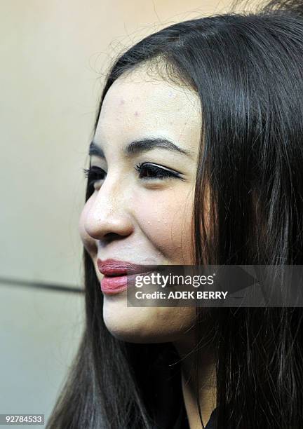 Picture taken on July 1, 2009 shows US-Indonesian model Manohara Odelia Pinot laughing during an interview with AFP in Jakarta. A Malaysian prince on...