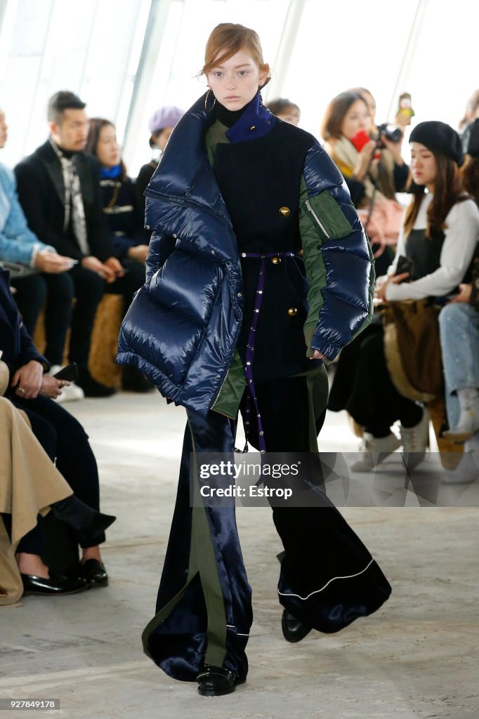 Sacai : Runway - Paris Fashion Week Womenswear Fall/Winter 2018/2019