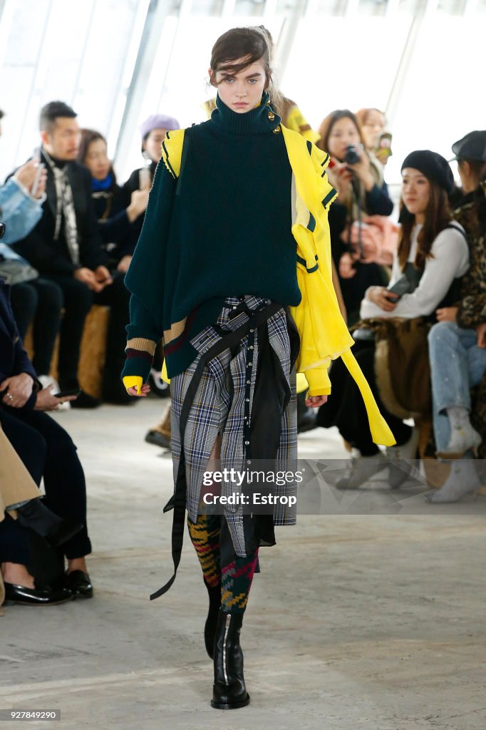 Sacai : Runway - Paris Fashion Week Womenswear Fall/Winter 2018/2019