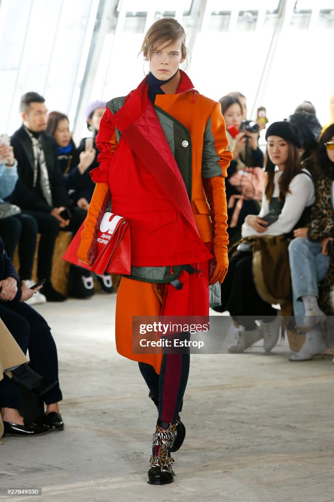 Sacai : Runway - Paris Fashion Week Womenswear Fall/Winter 2018/2019