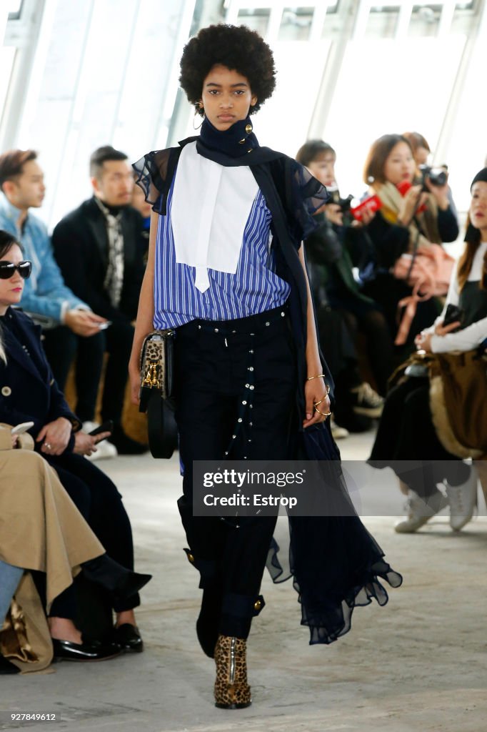 Sacai : Runway - Paris Fashion Week Womenswear Fall/Winter 2018/2019