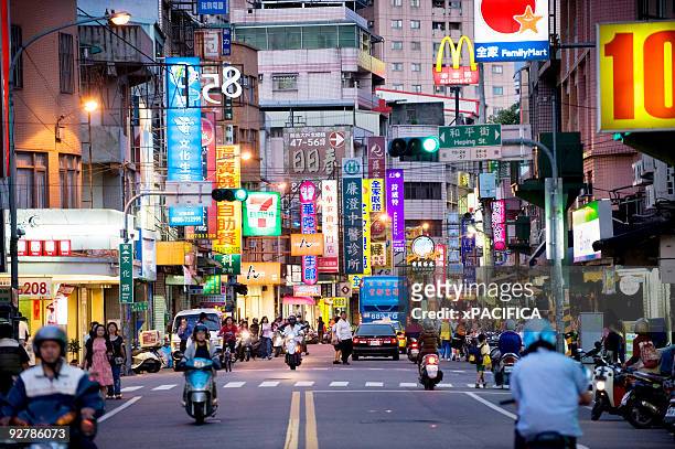the neon lit main street in sanshia. - taiwan foto e immagini stock