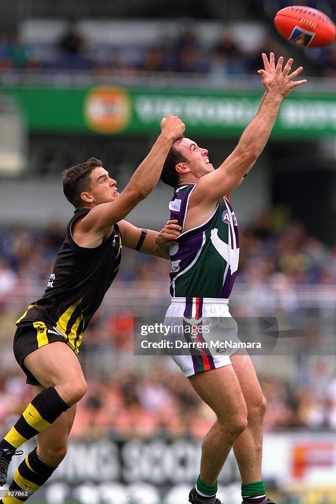 Jason Norrish Jason Norrish for the Dockers, attempts to mark, dispite being... News ...