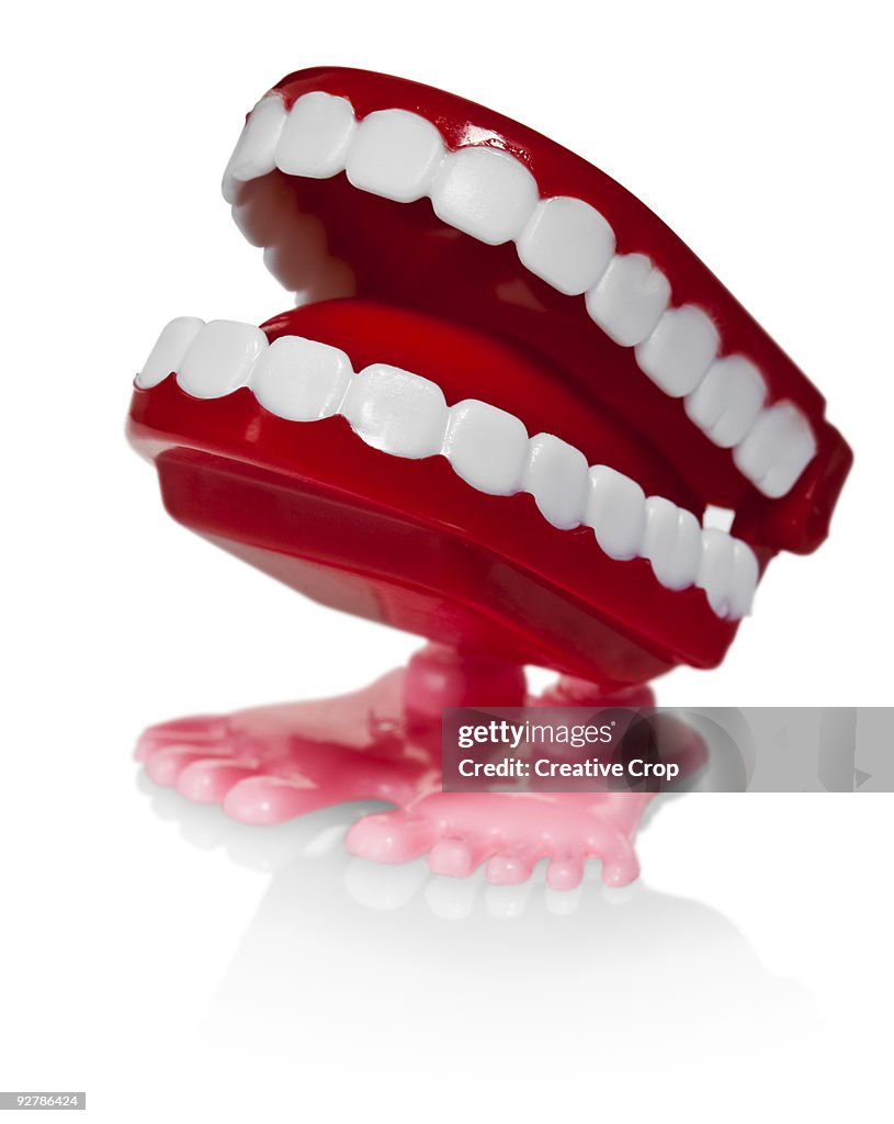 Wind-up plastic walking false teeth