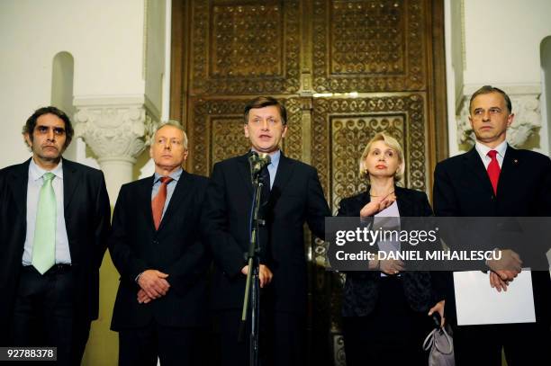 Romanian opposition leaders : Varujan Pambuccian, leader of Parliamentary Minorities Group, Laszlo Borbely, leader of Democratic Union of Hungarians...