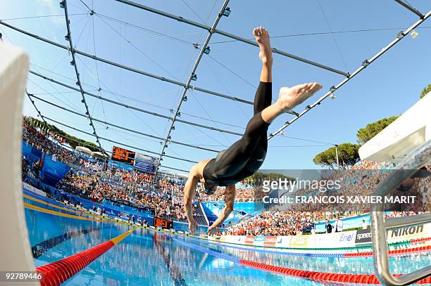 Michael Phelps competes during the men's 200m freestyle final on July 28, 2009 at the FINA World Swimming Championships in Rome. AFP PHOTO / FRANCOIS...