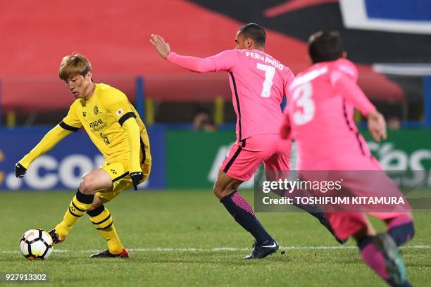 Kashiwa Reysol's midfielder Kim Bo-Kyung controls the ball past Kitchee's midfielder Fernando during the AFC Champions League football match between...