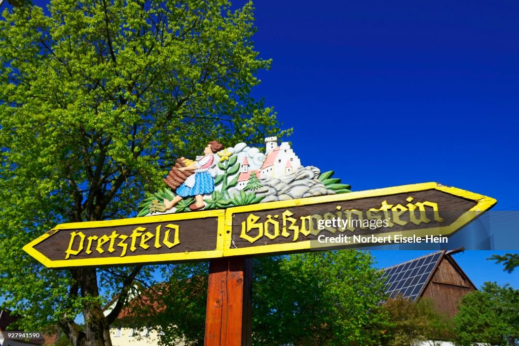 Signpost, Pretzfeld, Goessweinstein, Franconian Switzerland, Upper Franconia, Bavaria, Germany