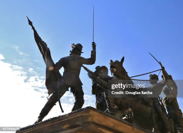 silhouette of soldiers in battle at the civil war soldiers and sailors monument in cleveland, ohio, usa - national center for civil stock-fotos und bilder