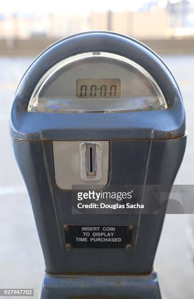 coin operated parking meter - parking meter stock-fotos und bilder
