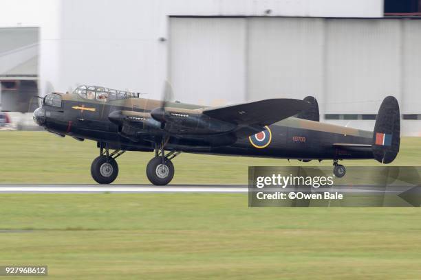 lancaster bomber taking off - lancaster ontario stock pictures, royalty-free photos & images