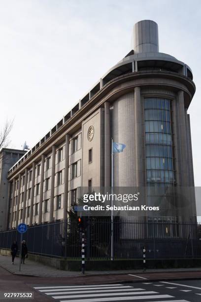 neo classical facade of the icty building, the hague, the netherlands - war_crimes_trial photos et images de collection
