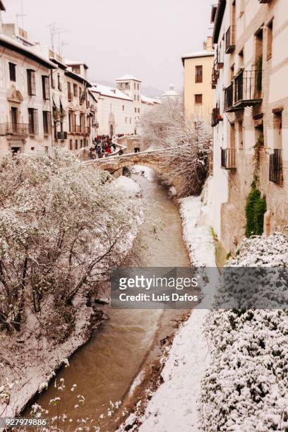snowy albaicin district in granada - albaicín - fotografias e filmes do acervo