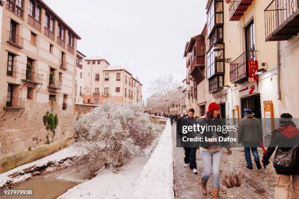 snowy albaicin district in granada - albaicín - fotografias e filmes do acervo