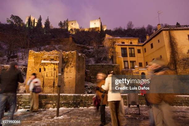 snowy albaicin at night - albaicín stock pictures, royalty-free photos & images