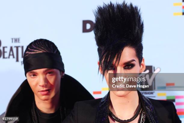 Tom and Bill Kaulitz from Tokio Hotel arrive for the 2009 MTV Europe Music Awards held at the O2 Arena on November 5, 2009 in Berlin, Germany.