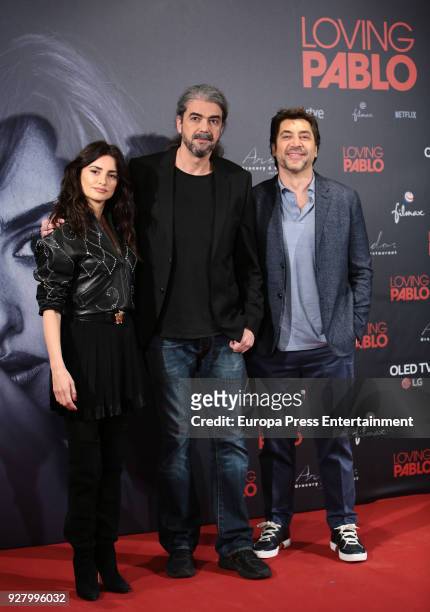 Penelope Cruz, director Fernando Leon de Aranoa and Javier Bardem attend 'Loving Pablo' photocall on March 6, 2018 in Madrid, Spain.