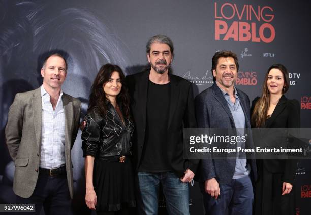 Producer Miguel Menendez de Zubillaga, Penelope Cruz, director Fernando Leon de Aranoa, Javier Bardem and Julieth Restrepo attend 'Loving Pablo'...