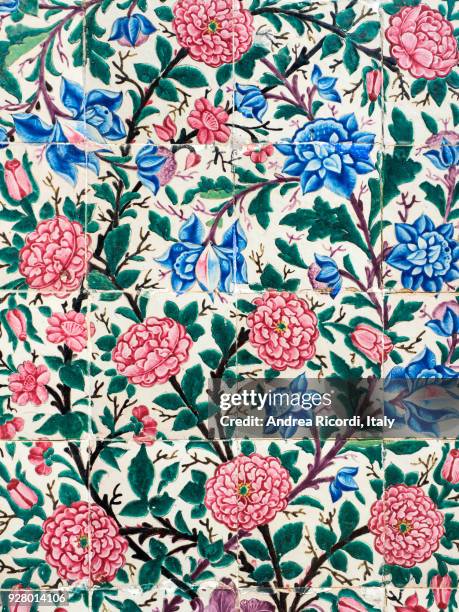 ceramic tiles with flowers, shiraz, iran - persian stock-fotos und bilder