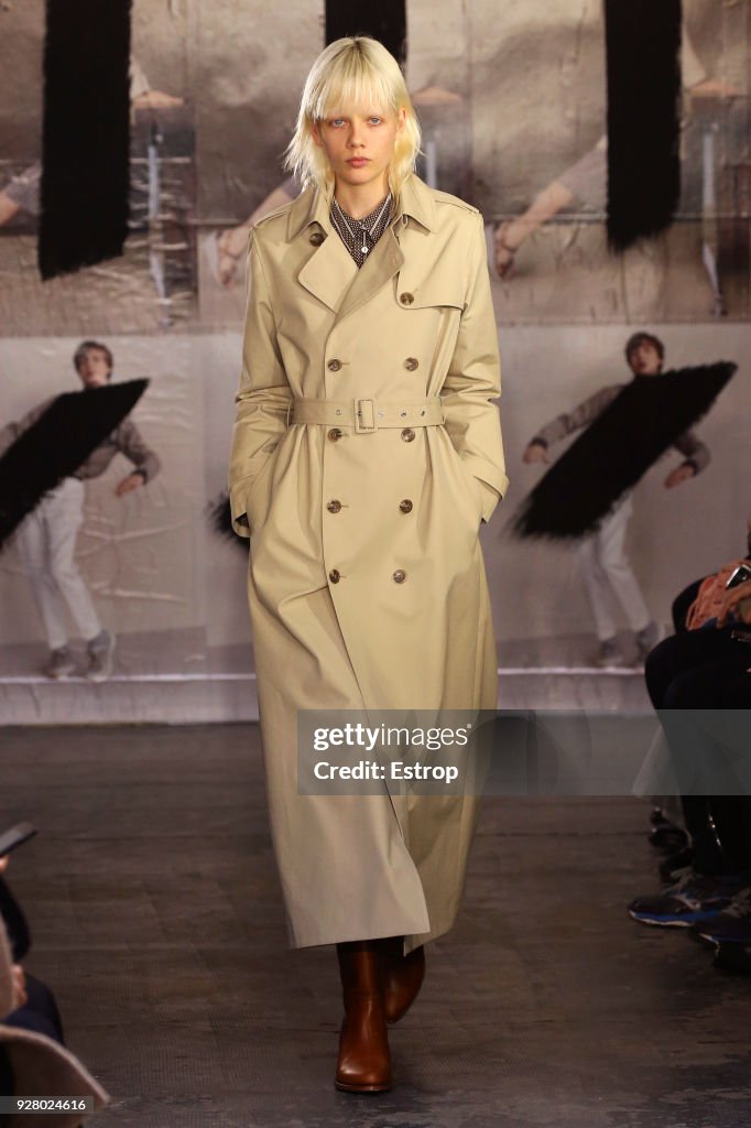 A.P.C : Runway - Paris Fashion Week Womenswear Fall/Winter 2018/2019