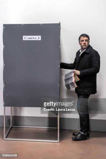 The Italian politician and leader of the Democratic Party Matteo Renzi casts his vote for the parliamentary elections on March 4, 2018 in Florence,...