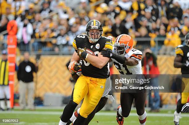 Tight end Heath Miller of the Pittsburgh Steelers runs from linebacker D'Qwell Jackson and safety Brodney Pool of the Cleveland Browns during a game...