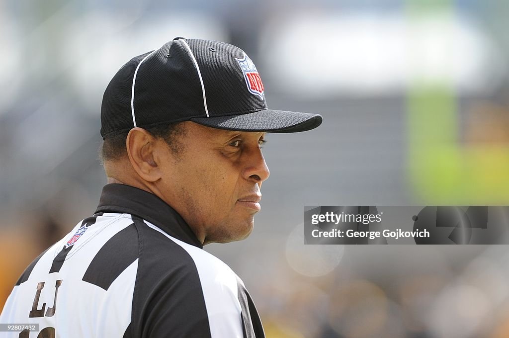 Cleveland Browns v Pittsburgh Steelers