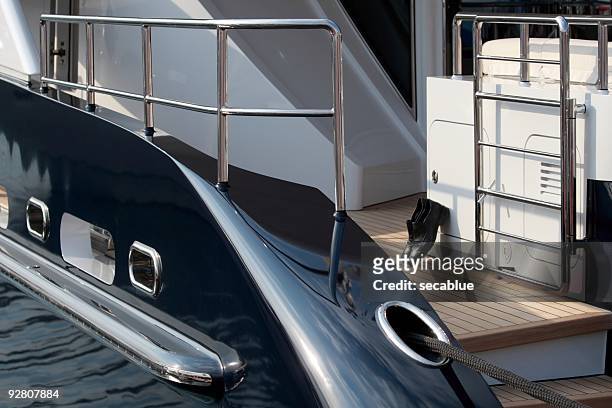 super yacht poppa con le scarpe - yacht foto e immagini stock