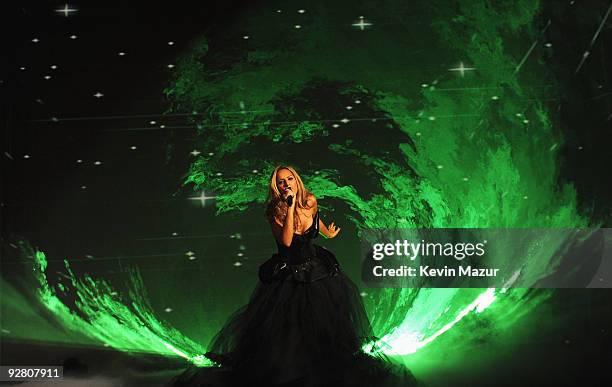 Singer Leona Lewis performs onstage during the 2009 MTV Europe Music Awards held at the O2 Arena on November 5, 2009 in Berlin, Germany.