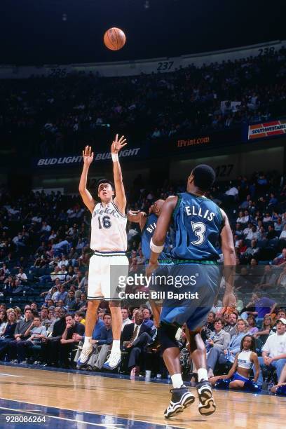 ZhiZhi Wang of the Dallas Mavericks shoots circa 2001 at the Reunion Arena in Dallas, Texas. NOTE TO USER: User expressly acknowledges and agrees...