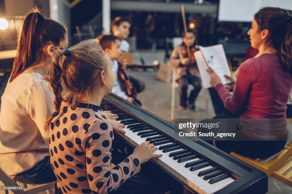 Teaching to play music